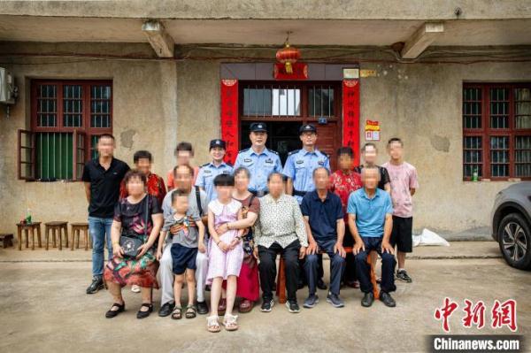 双向奔赴坚持寻亲 离散66年的亲人终团聚