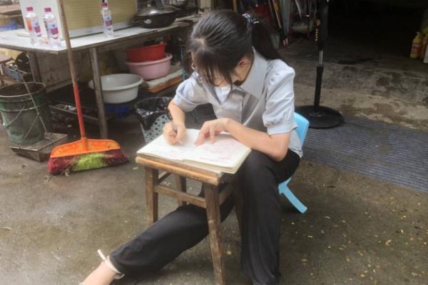 “这是我今年收到最好的消息!”一大波录取通知书正在派送,来沾喜气! “这是我今年收到最好的消息!”一大波录取通知书正在派送,来沾喜气!