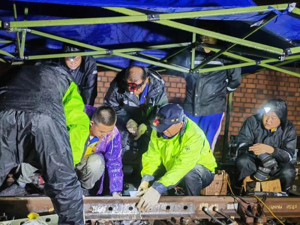 应对“卡努” | 哈铁部分铁路线停运并加开部分列车