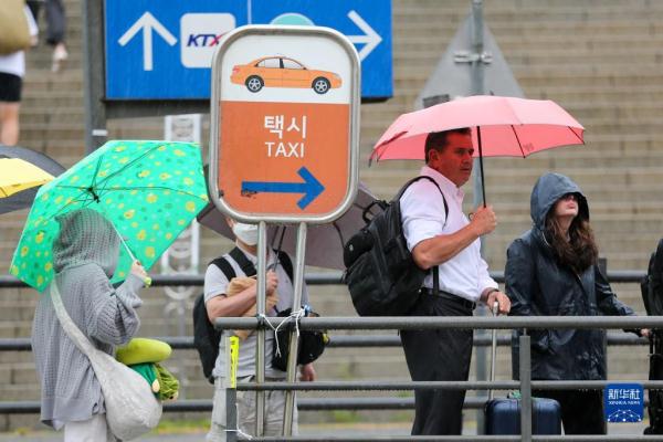 台风“卡努”来袭 韩国普降暴雨