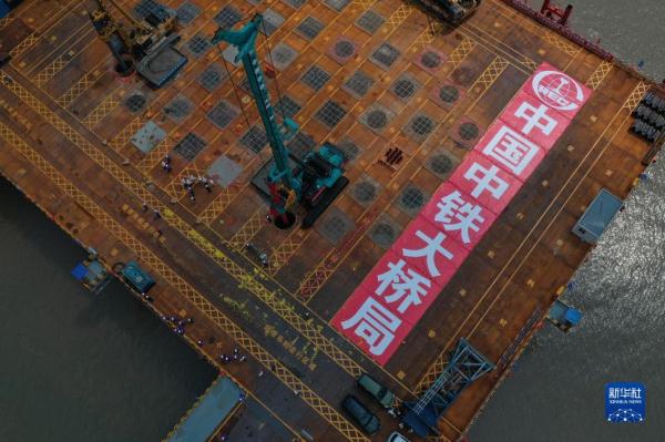 杭州湾跨海铁路桥施工取得突破性进展