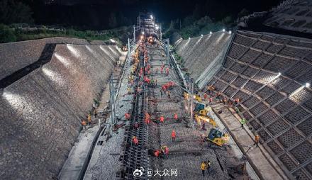 济郑高铁与济南站、大明湖站、济南东站实现接轨联通 济郑高铁与济南站、大明湖站、济南东站实现接轨联通