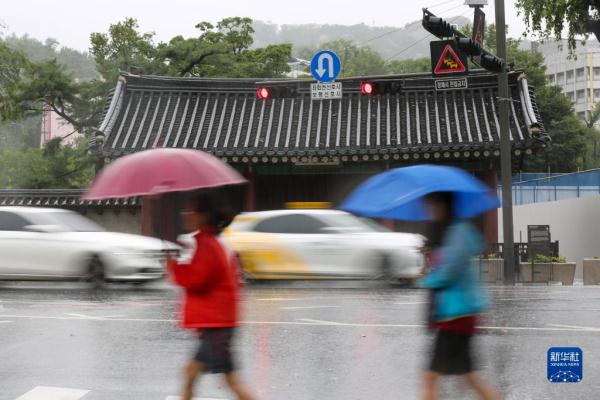 台风“卡努”来袭 韩国普降暴雨