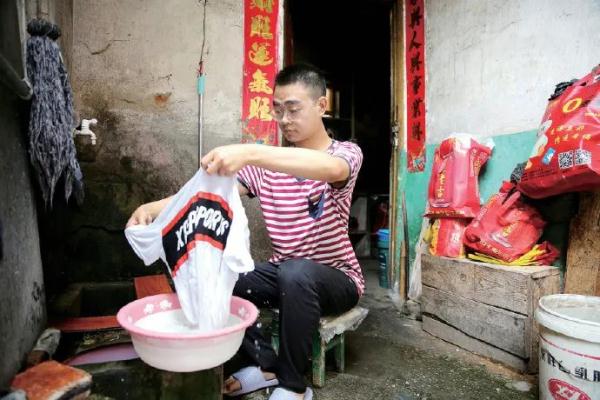 “这是我今年收到最好的消息!”一大波录取通知书正在派送,来沾喜气! “这是我今年收到最好的消息!”一大波录取通知书正在派送,来沾喜气!