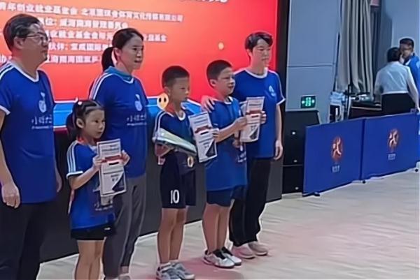 未来可期！乒乓球奥运冠军王楠7岁女儿笑笑首夺女单冠军