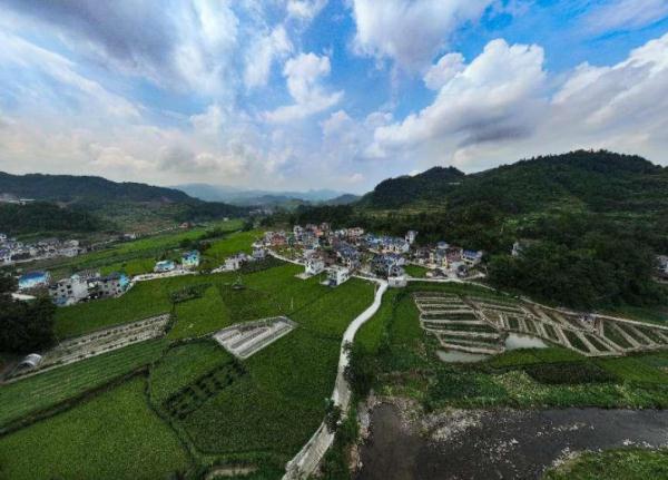 重庆秀山：加大基础设施建设 带动经济发展