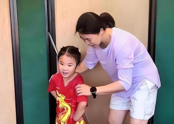 未来可期！乒乓球奥运冠军王楠7岁女儿笑笑首夺女单冠军