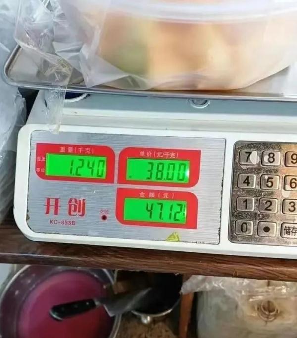 “女生拒买水果捞被骂小三”？最新通报：拘！
