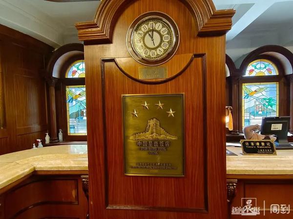 上海老牌宝藏宾馆将暂停营业，这里的水晶虾仁和法棍，上海人都曾抢着买！