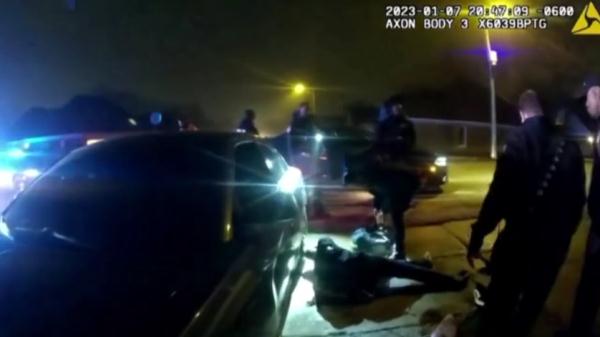 英媒:美国民众对政府控枪前景绝望 少数族裔在生存和死亡中无奈选择持枪 英媒:美国民众对政府控枪前景绝望 少数族裔在生存和死亡中无奈选择持枪