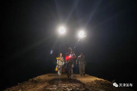 直击王口镇突发险情，挑灯夜战千里堤！