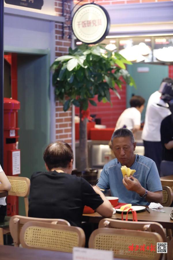 哈市首个“国营大食堂”开饭！营养饭菜暖胃又暖心……