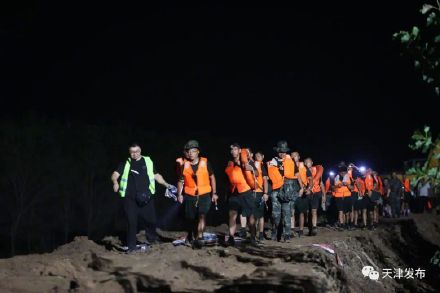 直击王口镇突发险情，挑灯夜战千里堤！