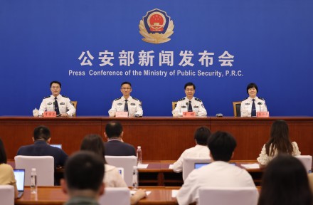 公安部：用于实施AI换脸的物料主要为照片，特别是身份证照片