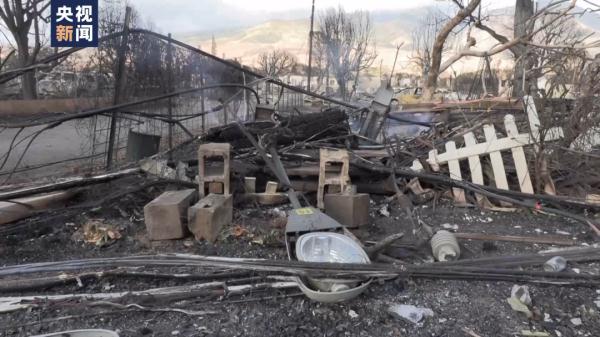 知名旅游胜地大火，“像被轰炸后的战区”