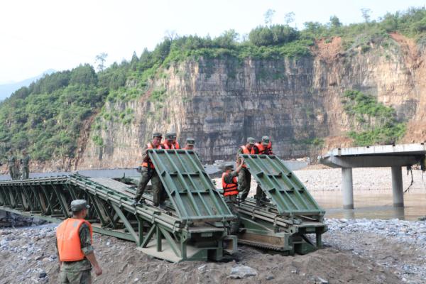 陆军第82集团军某工兵旅奋战在灾后重建一线