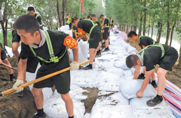 冲向抗洪一线——国防动员系统积极支援地方抗洪抢险救灾纪实 冲向抗洪一线——国防动员系统积极支援地方抗洪抢险救灾纪实