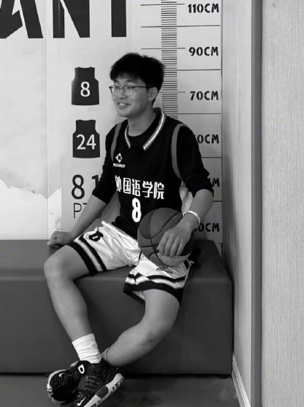 大学生勇救落水儿童不幸去世