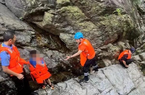 又一起!一家老小被困“网红打卡点”,12小时后...... 又一起!一家老小被困“网红打卡点”,12小时后......