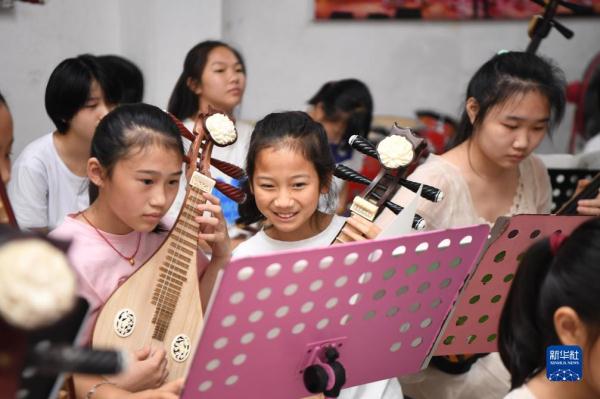 李舒尤和他的乡村音乐课堂