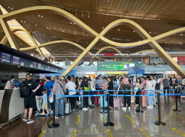 凌晨昆明长水机场堵飞机、大理火车站限流……什么情况？