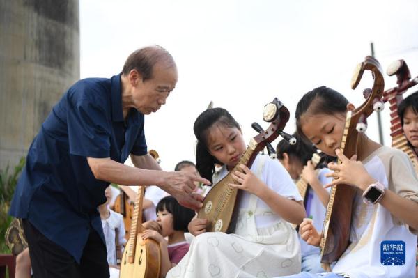 李舒尤和他的乡村音乐课堂