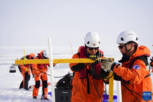 中国第13次北冰洋科学考察队正式开始海冰综合调查作业 中国第13次北冰洋科学考察队正式开始海冰综合调查作业