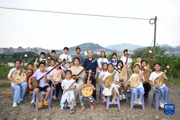 李舒尤和他的乡村音乐课堂