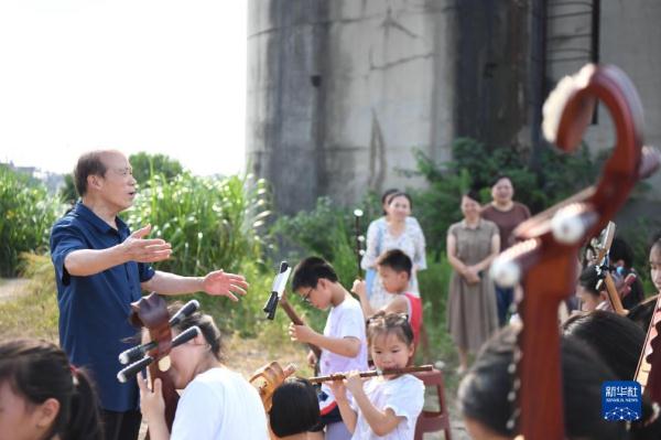 李舒尤和他的乡村音乐课堂