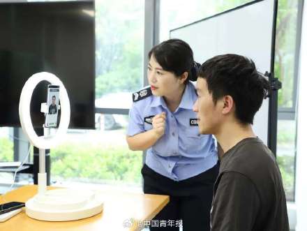 杭州公安:证件照“一窗通拍,全域应用”,关键还免费 杭州公安:证件照“一窗通拍,全域应用”,关键还免费