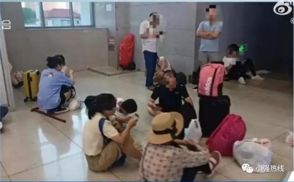 惹东说念主嫌！一高铁站近9成是推拿椅？电影院也遭吐槽！网友吐槽：能取消吗