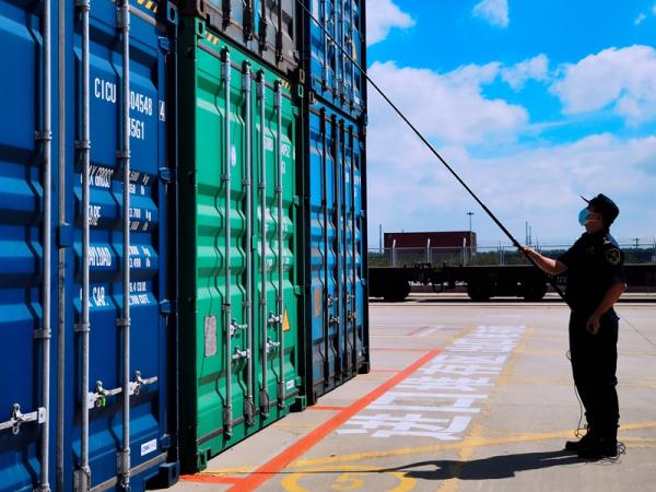 “钢铁驼队”插上“隐形的翅膀”