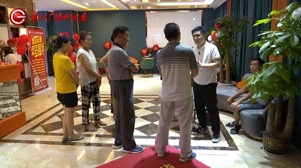 对面开了这个店,贵阳一小区的老人集体睡不着:家里绿得心发慌! 对面开了这个店,贵阳一小区的老人集体睡不着:家里绿得心发慌!