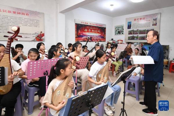 李舒尤和他的乡村音乐课堂