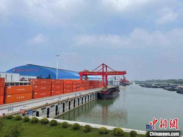 南水北调东线工程通水十年:直接受益人口超8300万 综合成效显著 南水北调东线工程通水十年:直接受益人口超8300万 综合成效显著