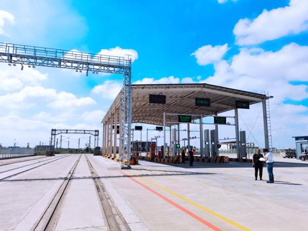 “钢铁驼队”插上“隐形的翅膀”