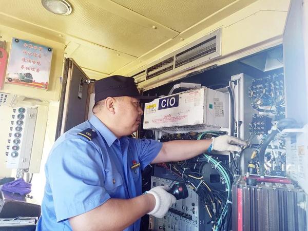 走出去不到10公里，出国了……