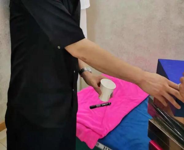 上海阿姨3次泡脚刷卡10万！不敢让老公儿子知道……