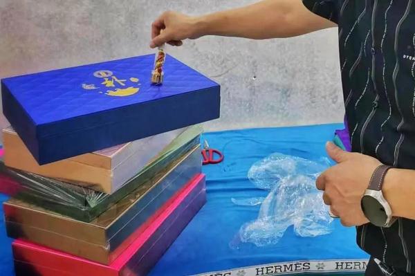 上海阿姨3次泡脚刷卡10万！不敢让老公儿子知道……