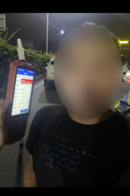 男子醉驾拒检造成警辅人员受伤被拘