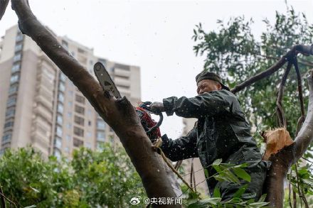 25名战士救灾一线收到军校通知书