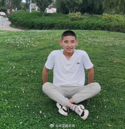 全家21人送他报到？小伙考上国防科大，“沾他的光嘞！”