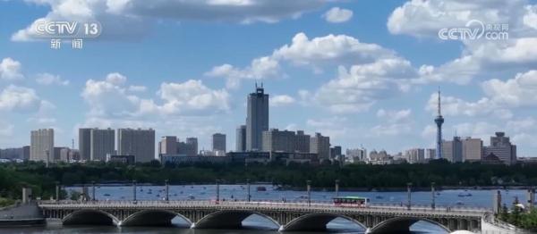 蓝天白云成为“常客” 我国画出全球大气污染治理速度最快生态曲线 蓝天白云成为“常客” 我国画出全球大气污染治理速度最快生态曲线