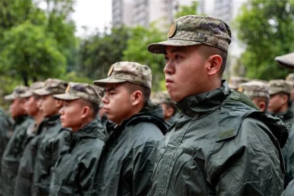 才下考场又上“战场”！他们在防汛救灾一线收到录取喜讯
