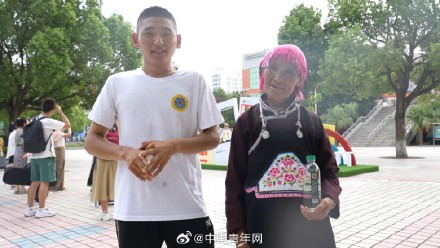 全家21人送他报到？小伙考上国防科大，“沾他的光嘞！”