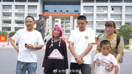 全家21人送他报到？小伙考上国防科大，“沾他的光嘞！”