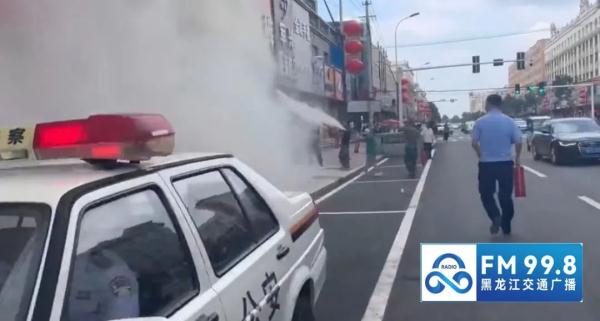 高压电线“噼里啪啦”冒火花,危急时刻他们冲上去 高压电线“噼里啪啦”冒火花,危急时刻他们冲上去