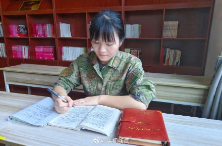 25名战士救灾一线收到军校通知书