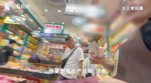 上海街头突然“火”了一种店：包装低俗、来路不明，逛的人还不少…网友：坍台！