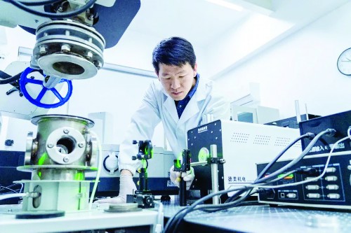 放弃国外高薪 回国投身科研